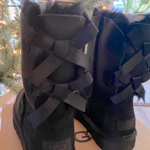 UGG - Bailey Bow Boot ll -size 9